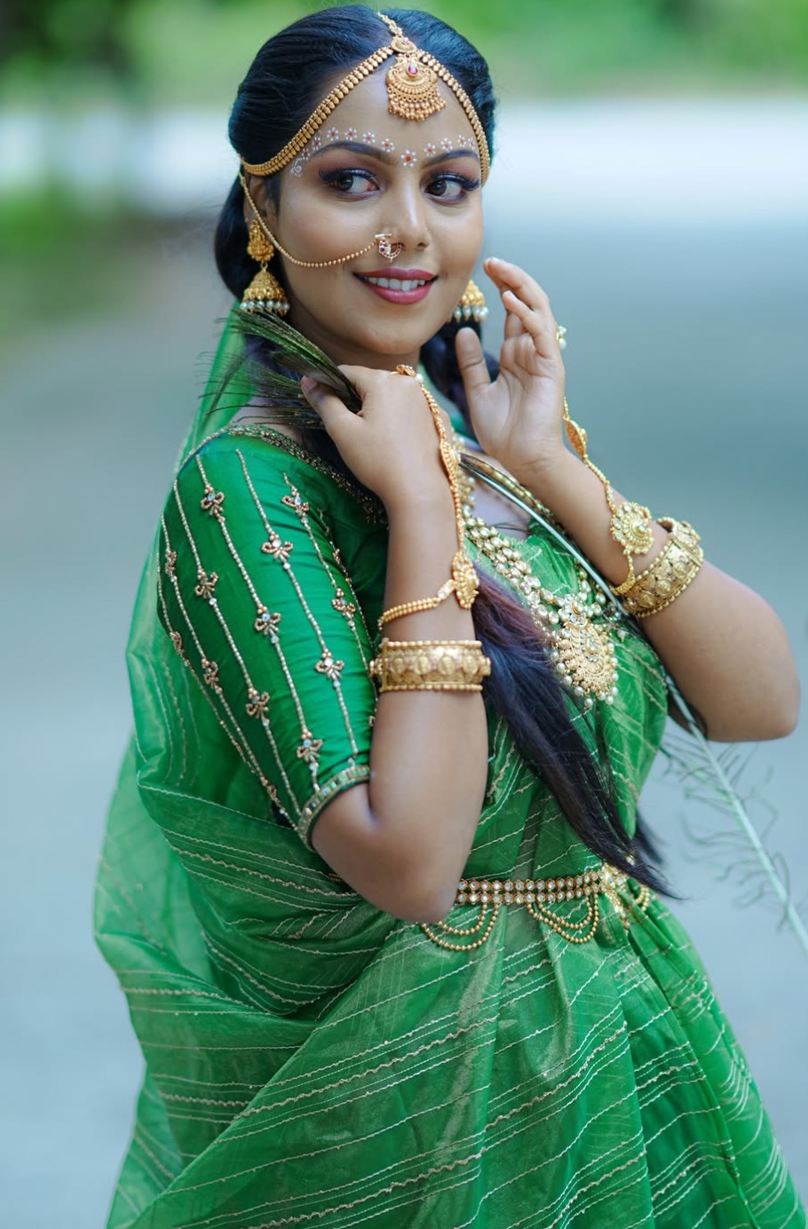 Bridal styling portrait showing exquisite blouse fitting and jewellery alignment